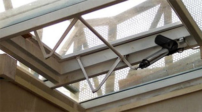 國內(nèi)電動開窗器與手動開窗器的區(qū)別？